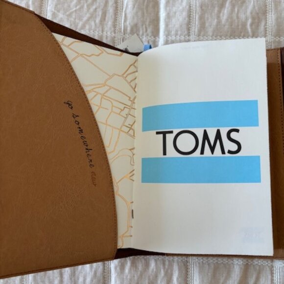 TOMS Tri Fold Leather Notebook NWT - Picture 3 of 4